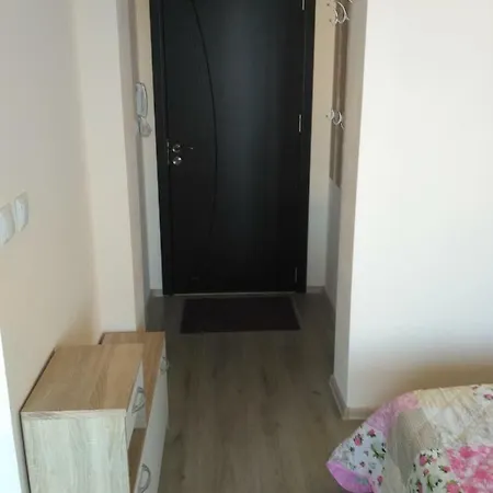 Студия У Церкви 아파트 네세부르